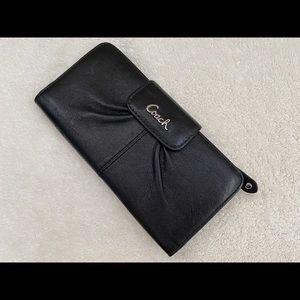 Coach Black Wallet Snap Closure -10 cardslots EUC